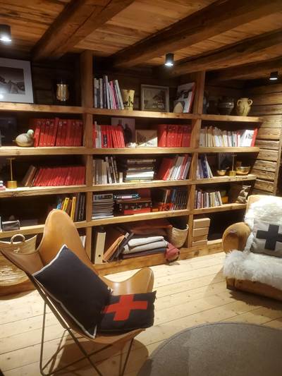 Bibliothèque de salon