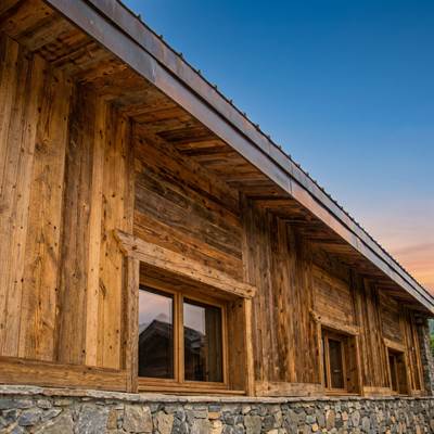 Extérieur recouvert en vieux bois