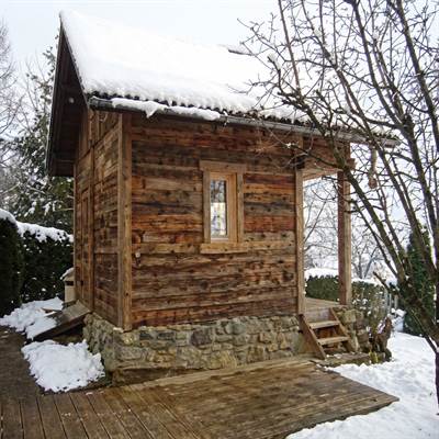 Remise transformée en petit chalet